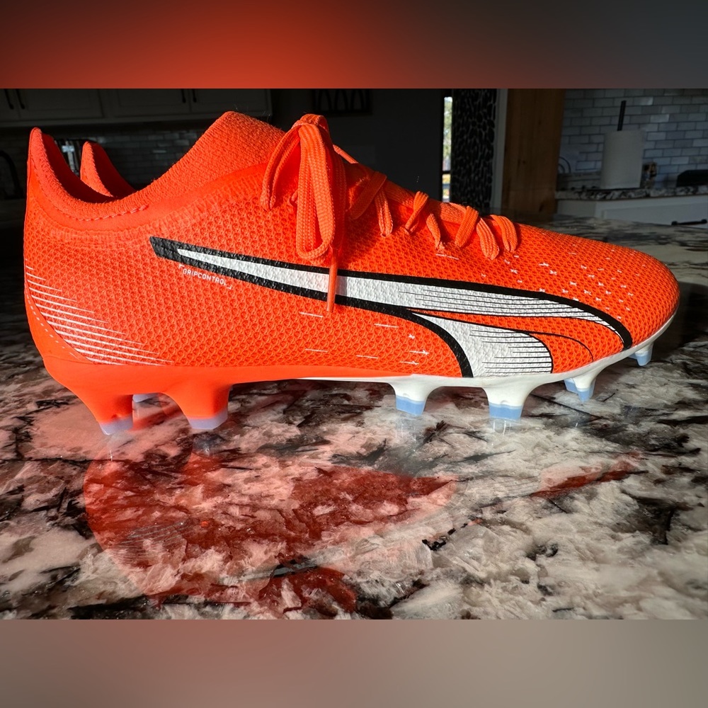 Brand new Puma Ultra soccer cleats Women’s size 8 orange